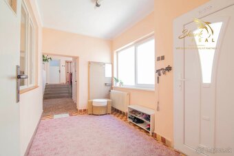 Čiastočne zrekonštruovaný dom vo výbornej lokalite s garážou - 20