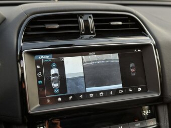 Jaguar F-Pace 2.0D I4 180k Prestige 76TKM PANORAMA KAMERA - 20