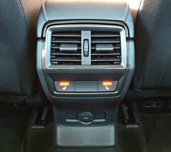 Škoda Karoq 1.5 TSI ACT EVO Top Selection DSG - 20