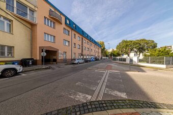 | exkluzívny byt s krbom, saunou a garážou v unikátnej lokal - 20