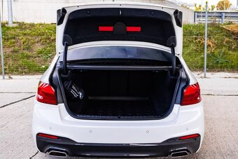 BMW 520d xDrive M Sport / TOP STAV / Záruka na 1 rok / - 20