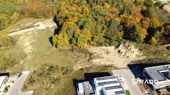 RADO| Výnimočný pozemok pre náročných - úžasné výhľady + pro - 20