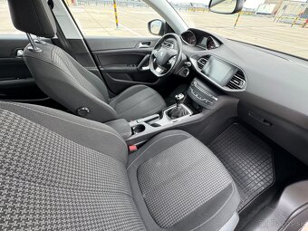 Peugeot 308 kombi SW 1.5 BlueHDi SR auto 1. majiteľ rok 2020 - 20