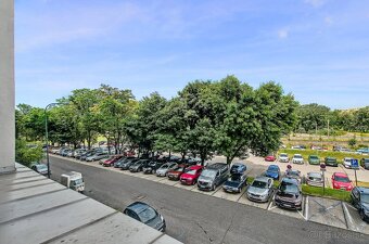 NA PREDAJ VEĽKÝ 3-IZBOVÝ BYT, KOMPLETNÁ REK., PETRŽALKA - 20