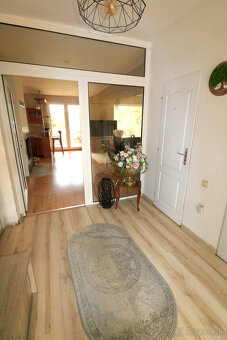 PREDAJ RODINNÝ DOM S BAZÉNOM A PRIESTOROM NA PODNIKANIE - 20