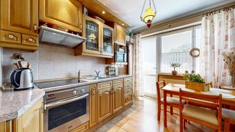 Vyšné Opátske - VÝNIMOČNÝ rod.dom 3 podlažný,10 izieb, - 20