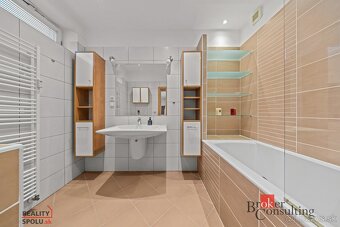 Predaj: Priestranný 3 izbový byt Nové Mesto, Stromová ulica - 20