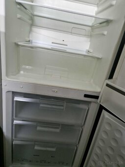 Chladnička s mrazničkou dole kvalitnej značky Siemens - 20