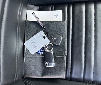 Volkswagen Passat Variant 2.0TDI R-Line 4Motion - 20