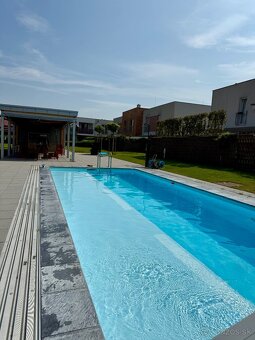 Prenájom 2,5 izbového bytu s bazénom a terasou s predzáhr - 20