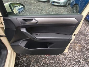 Volkswagen Touran 2.0TDI 81kW automat DSG 7 míst klima - 20