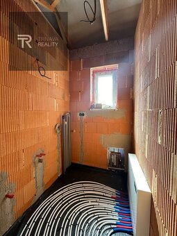 TRNAVA REALITY - Postavený RD s prístreškom a terasou, obec  - 20