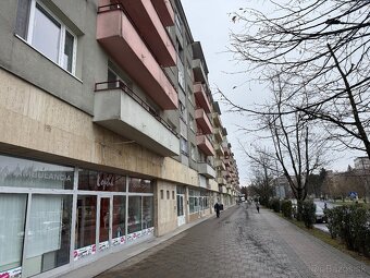 Nadštandardný štvorizbový byt v absolútnom centre Lučenca - 20