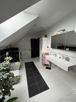 5 izbový rodinný dom s pozemkom 889 m² v obci Soblahov - 20
