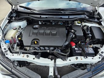 TOYOTA  AURIS 1.6 i 97KW MT 6 r.v. 2018 EXECUTIVE - 20
