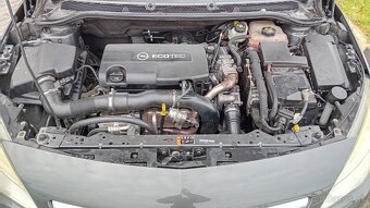 OPEL ASTRA J SPORTS TOURER 1.7 CDTI 81KW r.v. 5/2011 - 20