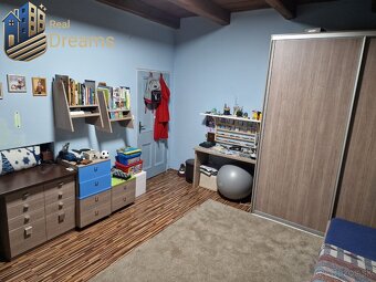 Krásny rodinný dom s rozľahlým pozemkom - 20