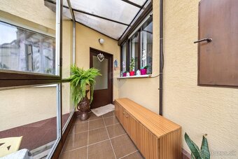 REMAX ponúka na predaj rodinný dom s dvomi bytovými jednotka - 20