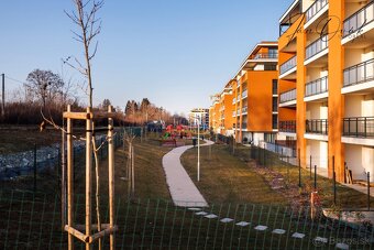 REZERVOVANÝ: 1,5 izb.b., loggia + park. státie, v štandarde - 20