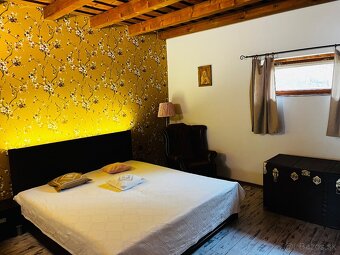 Krásny priestranný rodinný dom s výmerou 1 100 m2 PO, Svinia - 20