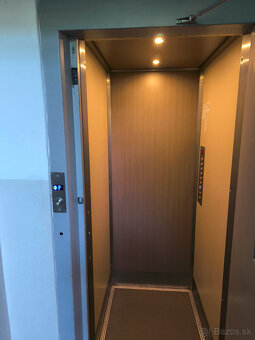 REZERVÁCIA4i zrekoštr.byt so zariadením,Hrobákova ul., 5p., - 20