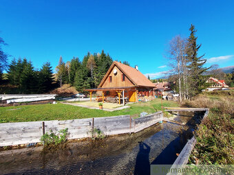 Rozprávková drevenica na unikátnom mieste polosamoty pod K - 20