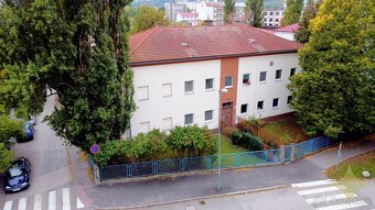 Na predaj 2-izbový byt so samostatným dvorom. - 20