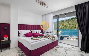 FOR SALE  NA PREDAJ  exkluzívna vila pri mori, priamo na plá - 20