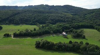 Horné Plachtince - luxusný rodinný dom pri lese - 20