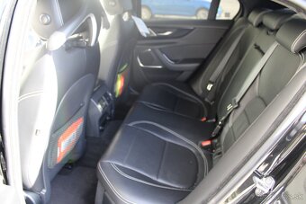 Jaguar XE 2.0D I4 R-Dyn SE AWD AT - 20