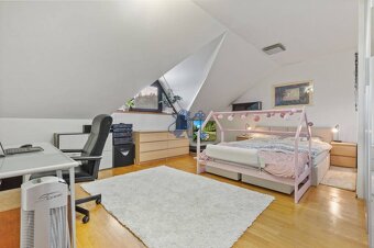 ZNÍŽENÁ CENA 6- izb. RD s bazénom v blízkosti centra BA - 20