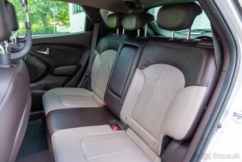 Hyundai ix35 2.0 CRDi VGT Premium 4x4 A/T Strieborná - 20