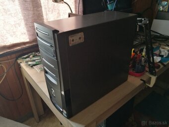 PC Intel Pentium DualCore. 2 X 250 GB. 4 GB. Windows 7. - 20
