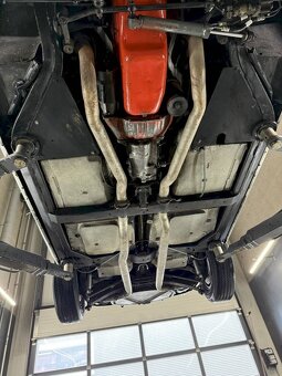 Chevrolet Corvette C2 Convertible z roku 1965. - 20