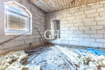 Na predaj rozľahlý rodinný dom s veľkým pozemkom pri hlavnom - 20