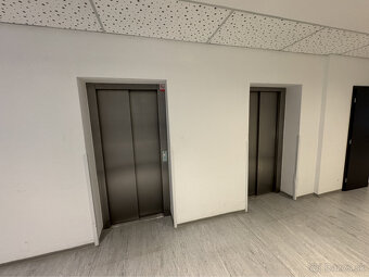 Prenájom samostatného kancelárskeho traktu 243 m² na Vajnors - 20