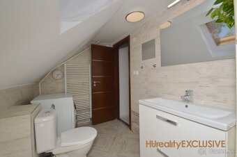 EXKLUZÍVNE - Predaj priestranného RD v starej časti Rajky - 20