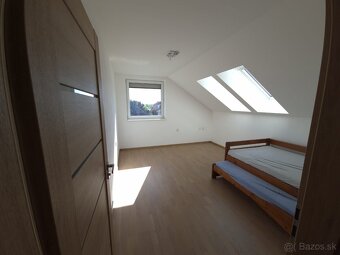 Luxusný, elegantný a veľký 5 izbový rodinný dom Zamarovce - 20
