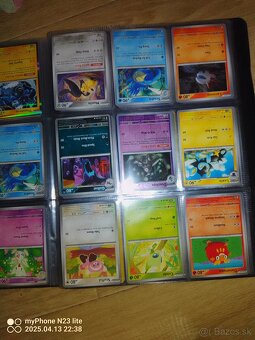 Pokémon album s V/VMAX + zlatý tréner – 30 € (pôvodne 67 €) - 20