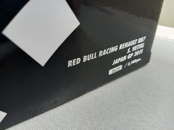 2X F1 RED BULL RB7 A RB7 JAPAN 2011 VETTEL MINICHAMPS 1:18 - 20