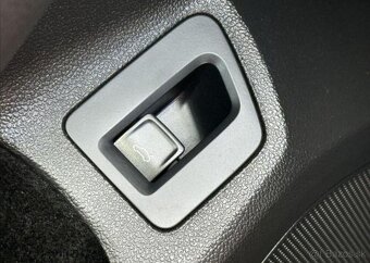 Volkswagen Passat 2,0 TDI 110kW DSG NAVI 2023 nafta automat - 20