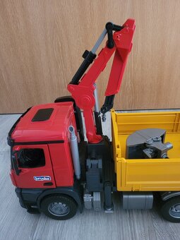 Bruder nakladne auto s rukou - 20