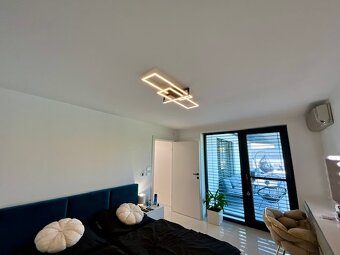 Luxusný rodinný dom, 4 izby, bazén, klimatizácia, 2-garáž - 20