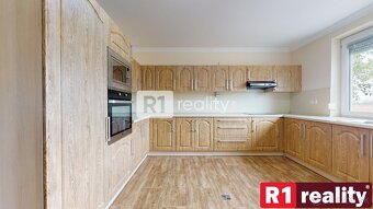 Veľký 6 izb. rodinný dom " SUN 77 " / Sokolovce - 20