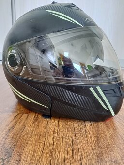 Predám vyklápaciu moto prilbu - 2