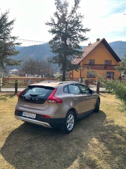 Predám Volvo V40 CC D2 A/T 1,6/84kW - 2