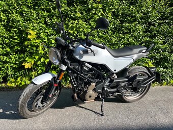 Husqvarna Vitpilen 401 – 2022 / 4900 km / Top stav - 2