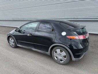 Honda civic Ufo 1.4i 1.8i rok 2007 čierna farba - 2
