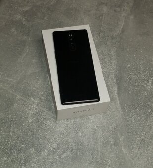 Sony Xperia 1 (J9110) - 2
