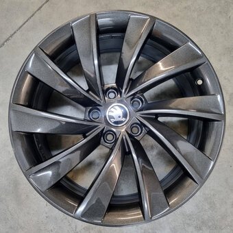 Hliníkové Škoda disky 5x112 R18 8J ET44 - 2
